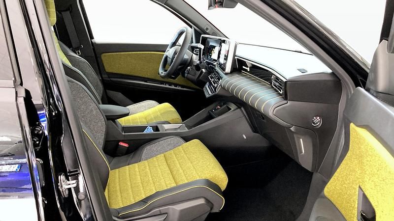 Ny Renault R5 Iconic 110 kW (150 HK) 2025 Svart (black) Halvkombi