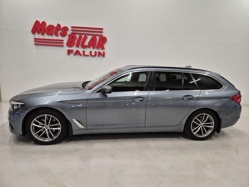Blå Begagnad 2017 BMW 520 Kombi | 259 900 kr (Dyr) - Bild 1/4