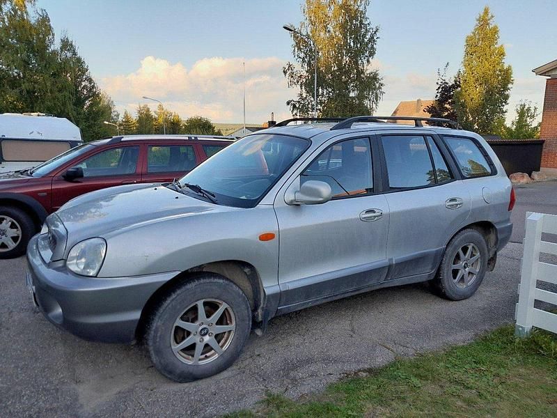 Silver Begagnad 2004 Hyundai Santa Fe SUV | 12 000 kr (Superpris) - Bild 1/4