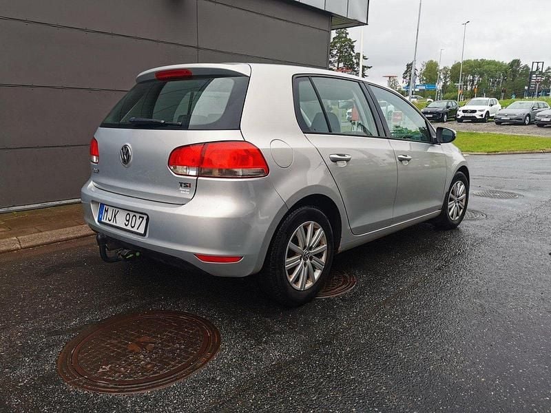 Brun Begagnad 2009 VW Golf VI Halvkombi | 45 000 kr (Lite dyr) - Bild 1/4