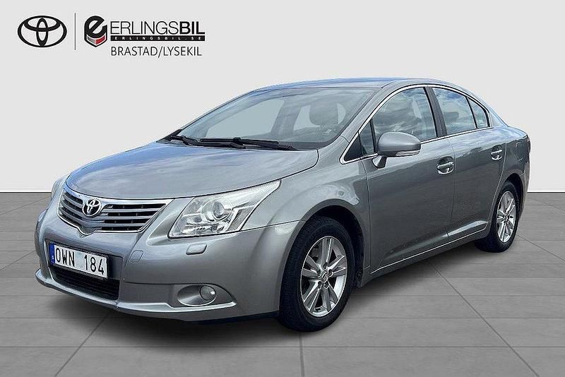 Ljusgrå (grå) Begagnad 2010 Toyota Avensis Sedan | 79 000 kr (Dyr) - Bild 1/4