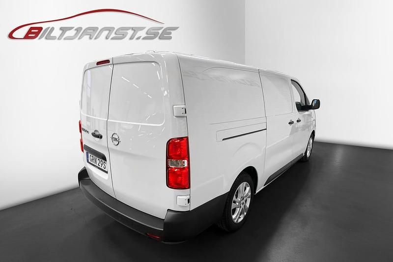 Begagnad Opel Vivaro-e Combi Business 101 kW (138 HK) 2023 Vit Van