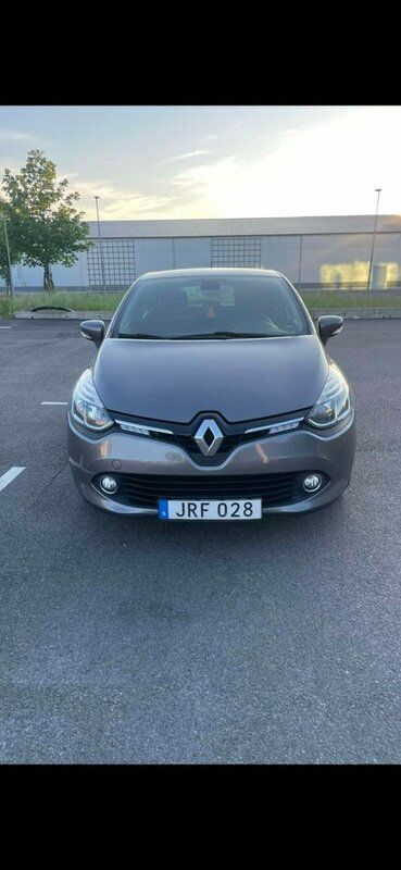 Grå Begagnad 2015 Renault Clio IV Halvkombi | 59 000 kr (Marknadspris) - Bild 1/2