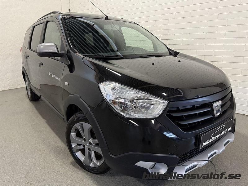 Svart Begagnad 2016 Dacia Lodgy Stepway Minibuss | 89 900 kr (Lite dyr) - Bild 1/4