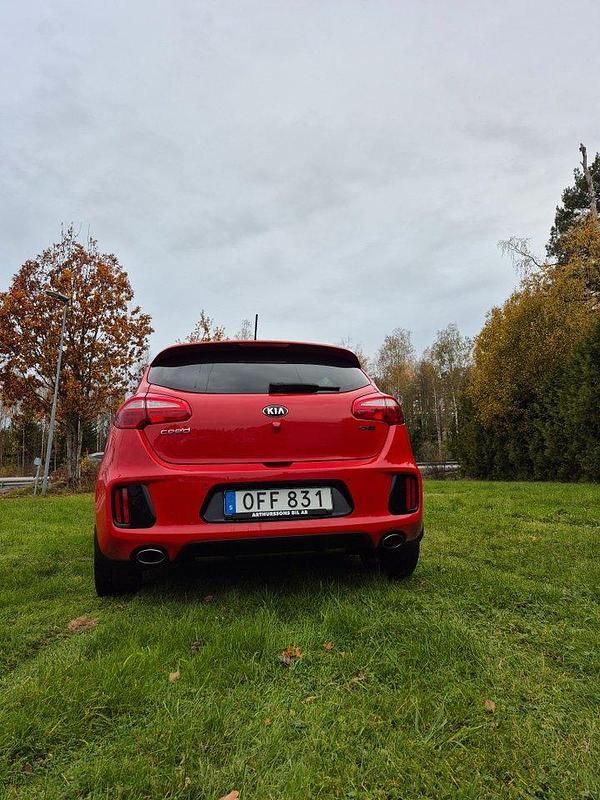 Begagnad Kia Ceed GT-Line 136 HK (100 kW) 2016 Röd Halvkombi
