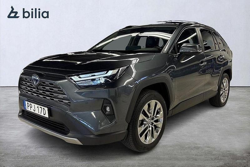 Grå Begagnad 2022 Toyota RAV4 Hybrid Executive SUV | 419 900 kr (Marknadspris) - Bild 1/3