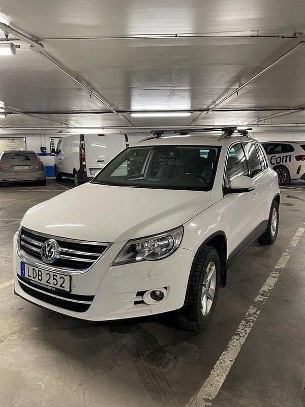 Vit Begagnad 2011 VW Tiguan Sportline SUV | 65 000 kr (Superpris) - Bild 1/3
