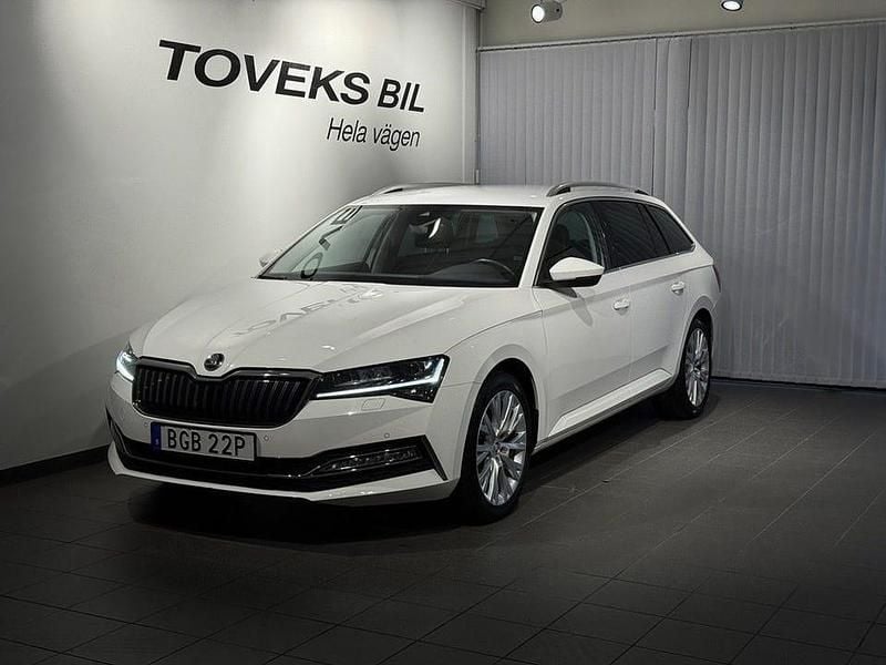 Vit Begagnad 2021 Skoda Superb Style Kombi | 238 900 kr (Bra pris) - Bild 1/4