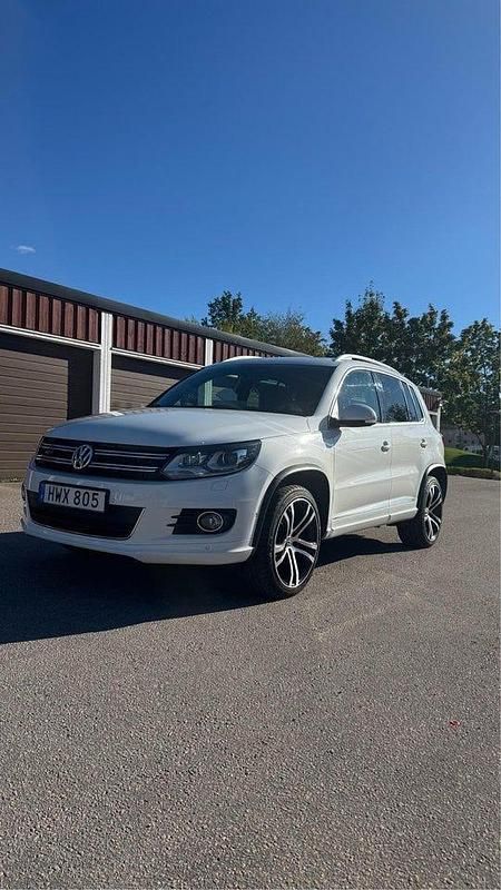 Vit Begagnad 2016 VW Tiguan Sportline SUV | 149 900 kr (Bra pris) - Bild 1/4