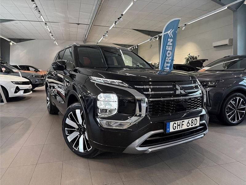 Black diamond Begagnad 2025 Mitsubishi Outlander P-HEV Instyle SUV | 599 900 kr - Bild 1/4