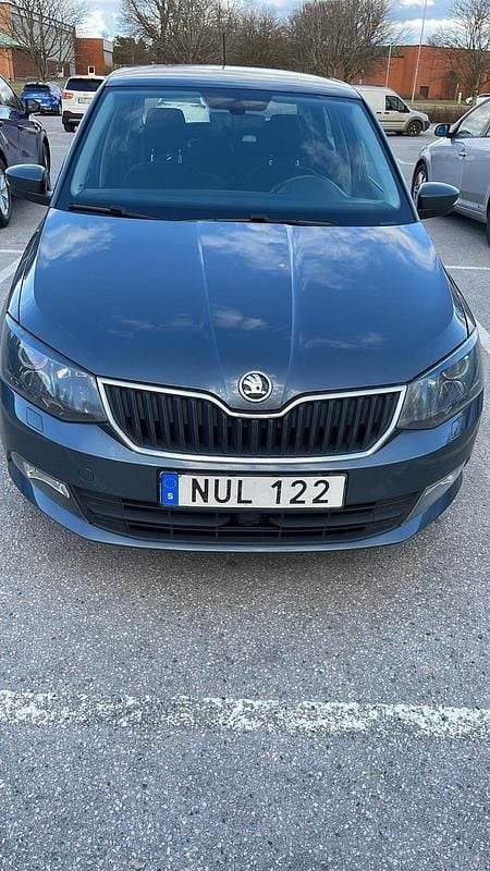 Begagnad 2016 Skoda Fabia Halvkombi | 99 900 kr (Marknadspris) - Bild 1/4