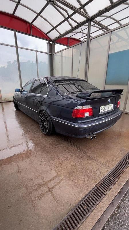 Blå Begagnad 2000 BMW 523 Sedan | 45 000 kr - Bild 1/4