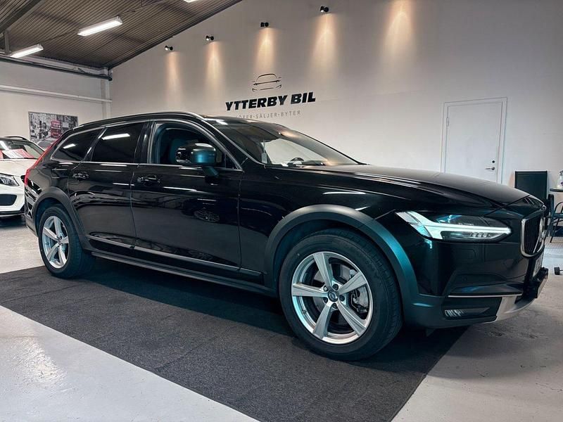 Svart Begagnad 2017 Volvo V90 CC Kombi | 179 900 kr (Dyr) - Bild 1/4