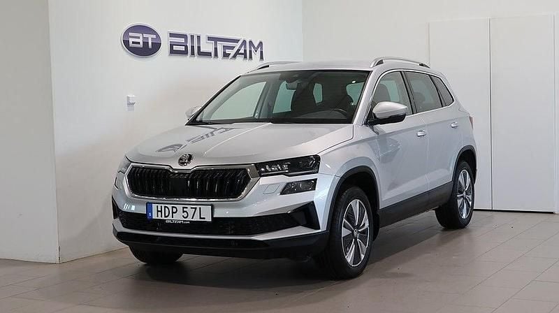 Silver Begagnad 2023 Skoda Karoq Style SUV | 349 900 kr (Dyr) - Bild 1/4