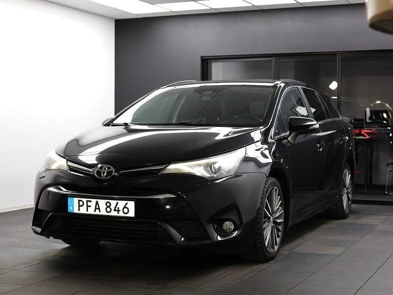 Begagnad Toyota Avensis Edition 150 HK (110 kW) 2017 Svart Kombi