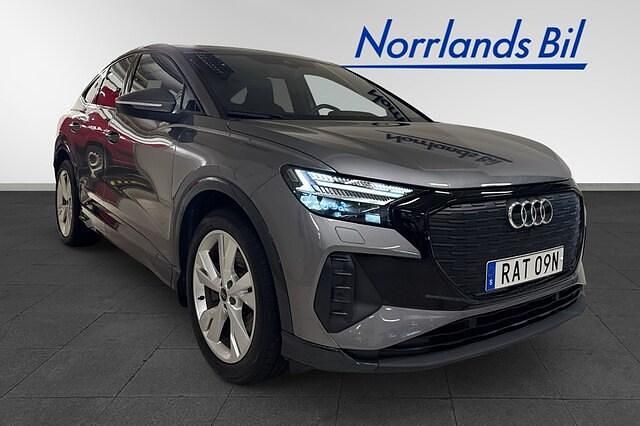 Tyfongrå metallic Begagnad 2023 Audi Q4 Sportback e-tron SUV | 459 000 kr (Marknadspris) - Bild 1/4