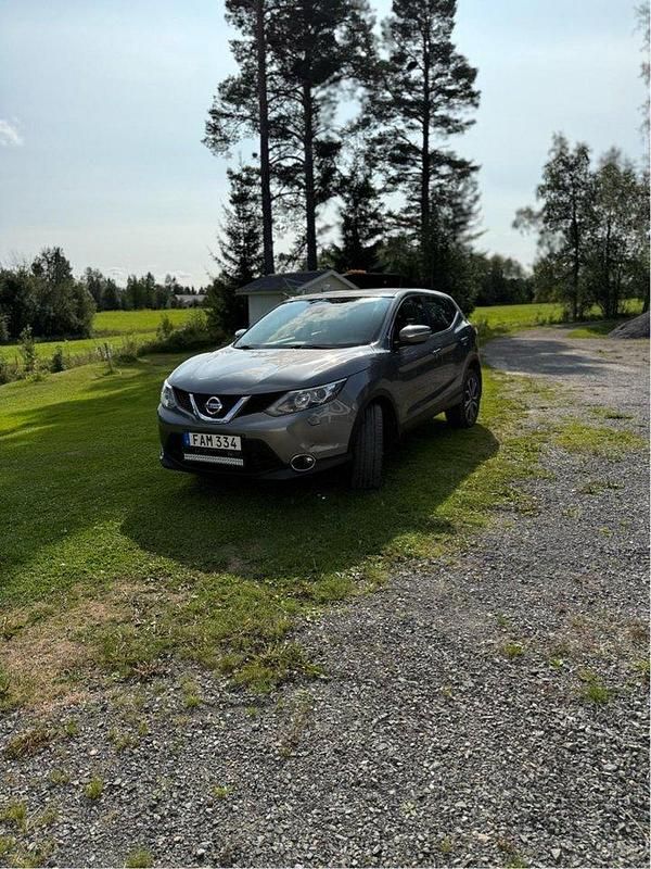 Grå Begagnad 2014 Nissan Qashqai SUV | 85 000 kr (Bra pris) - Bild 1/4