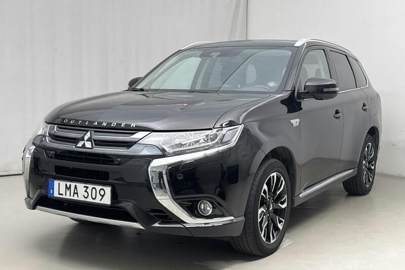 Svart Begagnad 2018 Mitsubishi Outlander SUV | 208 800 kr (Marknadspris) - Bild 1/4