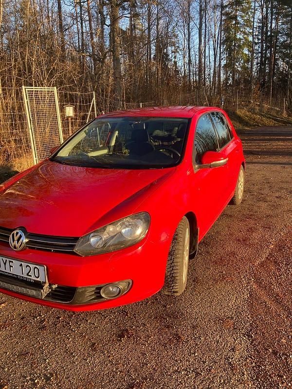 Begagnad 2010 VW Golf VI Halvkombi | 51 000 kr (Marknadspris) - Bild 1/4