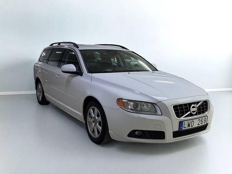 Begagnad Volvo V70 Momentum 116 HK (85 kW) 2012 Vit Kombi