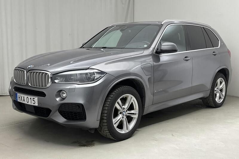 Grå Begagnad 2018 BMW X5 M Sport SUV | 320 800 kr - Bild 1/4