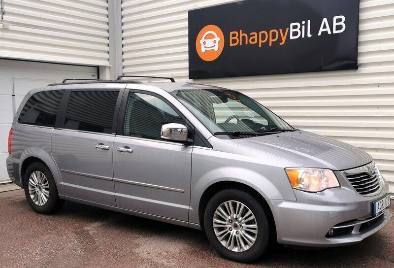 Grå Begagnad 2014 Lancia Voyager Minibuss | 129 400 kr (Marknadspris) - Bild 1/4
