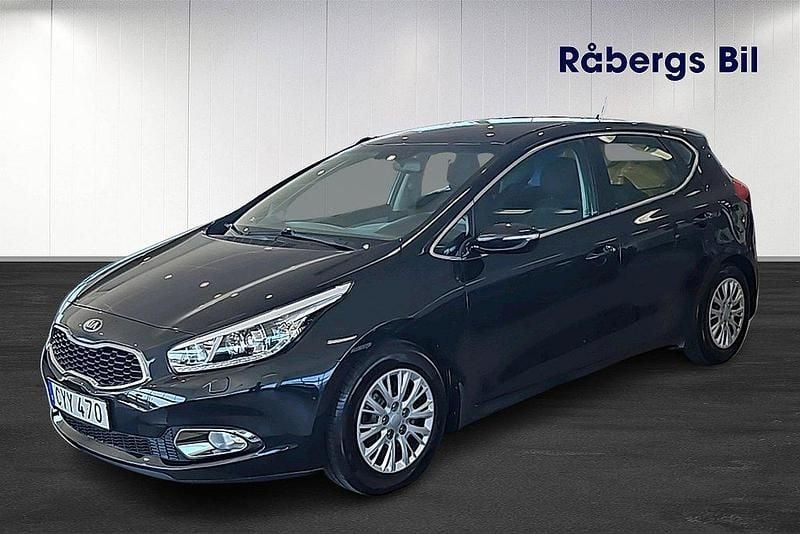 Svart Begagnad 2014 Kia Ceed Comfort Halvkombi | 89 800 kr (Marknadspris) - Bild 1/4