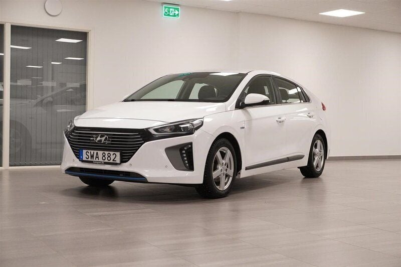 Vit Begagnad 2017 Hyundai Ioniq Sedan | 139 800 kr (Marknadspris) - Bild 1/4