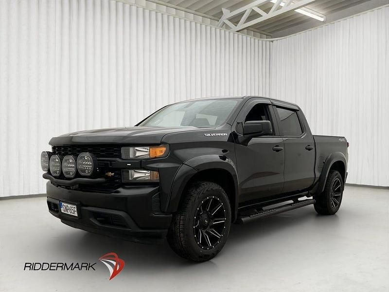 Begagnad Chevrolet Silverado 290 HK (213 kW) 2021 Svart Sedan