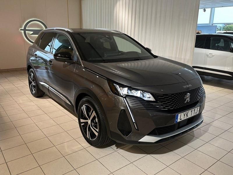 Grå Begagnad 2024 Peugeot 3008 GT SUV | 279 900 kr (Marknadspris) - Bild 1/4