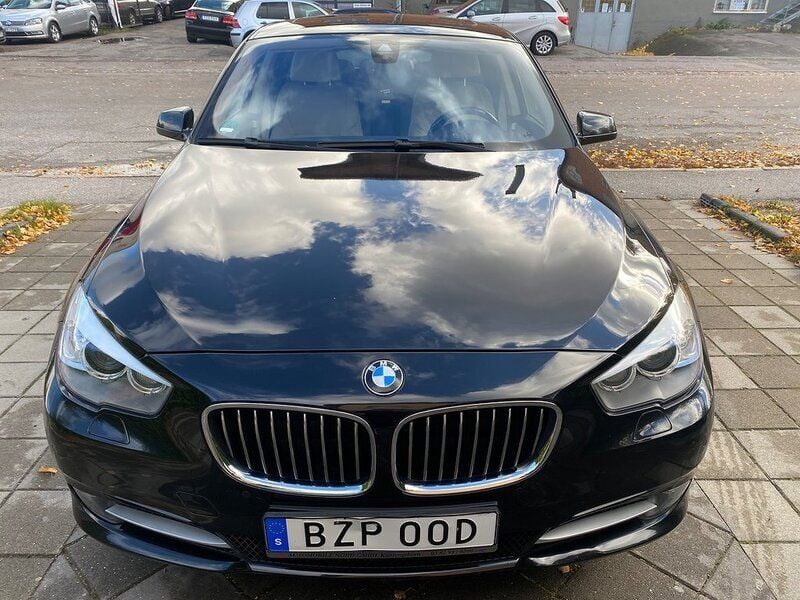 Svart Begagnad 2013 BMW 530 Gran Turismo Comfort Edition Halvkombi | 189 000 kr - Bild 1/4