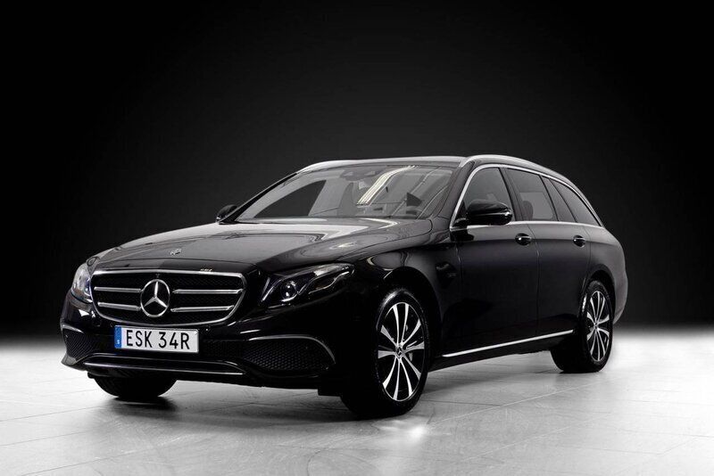 Svart (obsidiansvart metallic) Begagnad 2019 Mercedes E300 Kombi | 349 000 kr (Dyr) - Bild 1/4