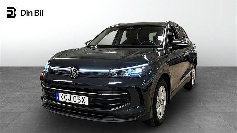 Grå Begagnad 2024 VW Tiguan Edition SUV | 384 800 kr (Lite dyr) - Bild 1/4