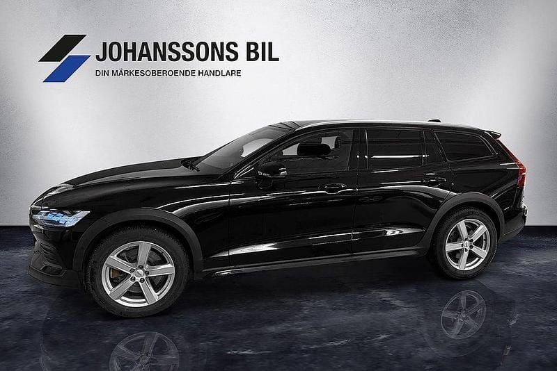 Begagnad Volvo V60 CC 197 HK (144 kW) 2021 Svart Kombi