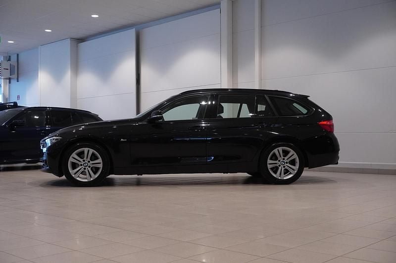 Begagnad BMW 320 Sport Line 190 HK (139 kW) 2017 Svart Kombi