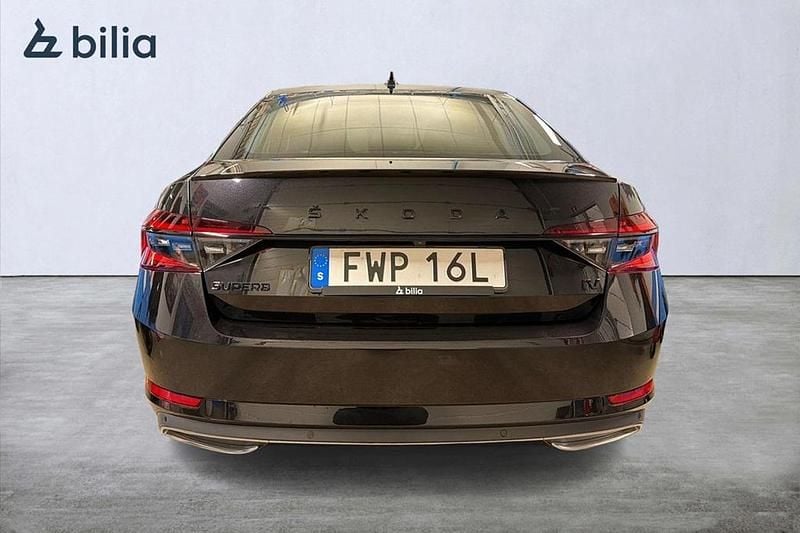 Begagnad Skoda Superb SportLine 220 HK (161 kW) 2021 Svart Halvkombi