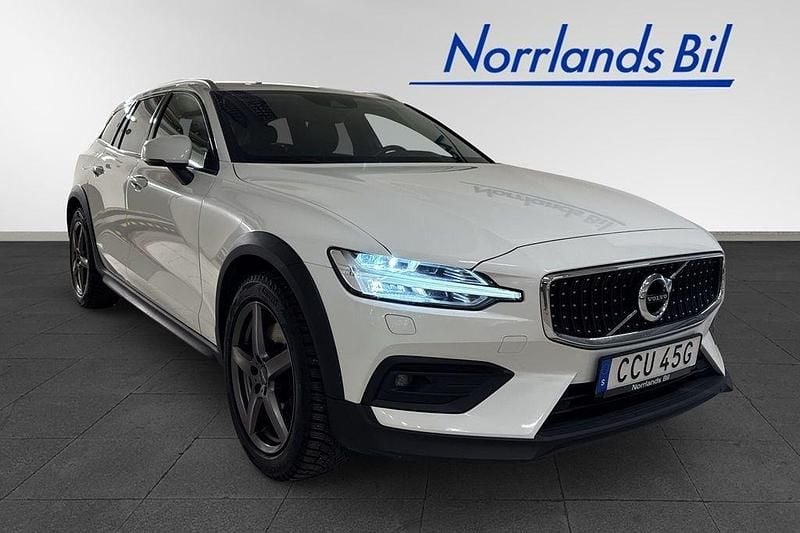 Vit Begagnad 2020 Volvo V60 CC Kombi | 245 900 kr (Marknadspris) - Bild 1/4