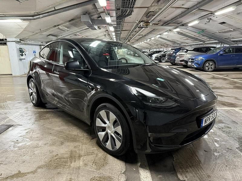 Svart Begagnad 2023 Tesla Model Y Long Range AWD SUV | 439 000 kr (Bra pris) - Bild 1/4