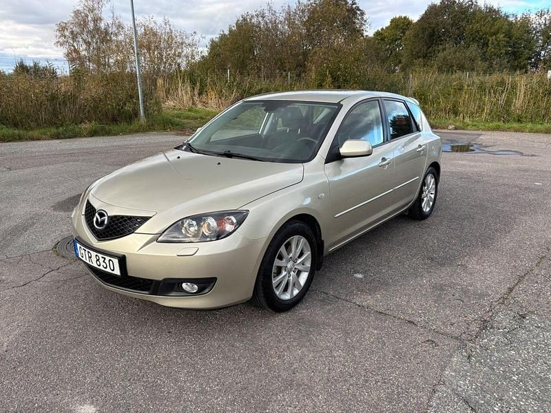 Grå Begagnad 2007 Mazda 3 Inclusive Halvkombi | 49 900 kr (Marknadspris) - Bild 1/4
