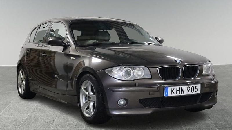 Begagnad BMW 118 Advantage 129 HK (94 kW) 2007 Brun Halvkombi