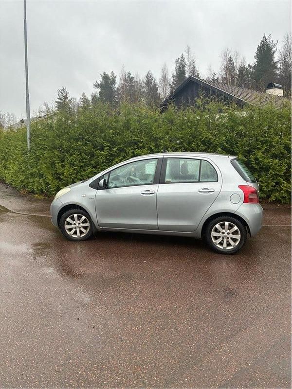 Begagnad 2006 Toyota Yaris Halvkombi | 23 000 kr (Marknadspris) - Bild 1/4