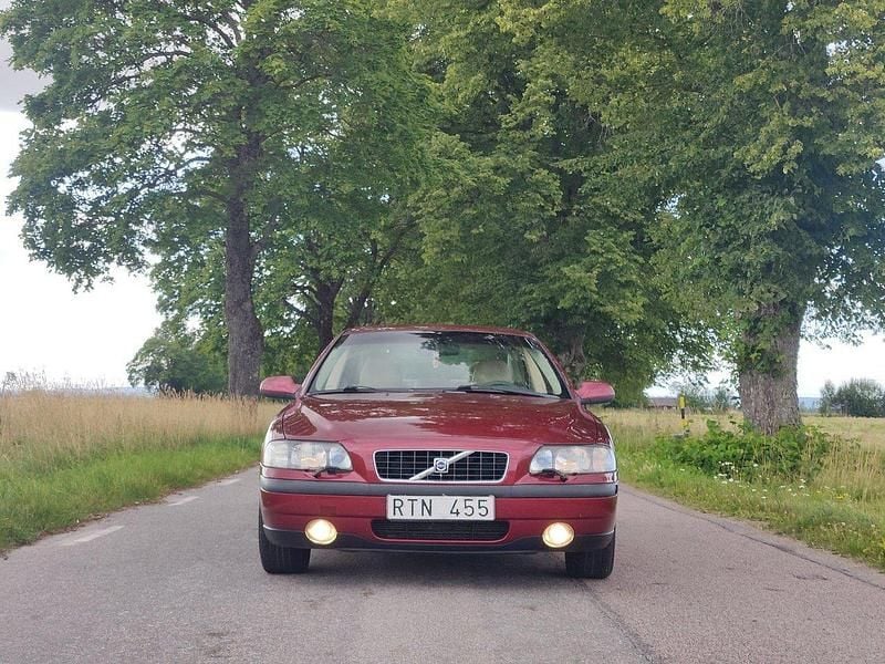 Röd Begagnad 2003 Volvo S60 Business Edition Sedan | 29 900 kr (Marknadspris) - Bild 1/4