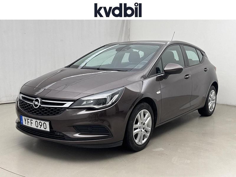Brun (brun metallic) Begagnad 2016 Opel Astra Halvkombi | 124 900 kr (Marknadspris) - Bild 1/3