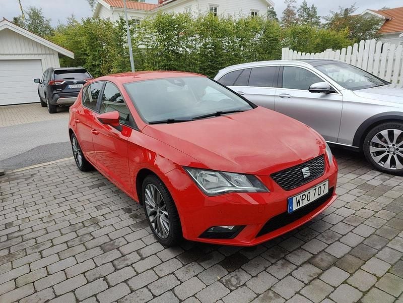 Röd Begagnad 2015 Seat Leon Style Halvkombi | 76 000 kr (Bra pris) - Bild 1/4