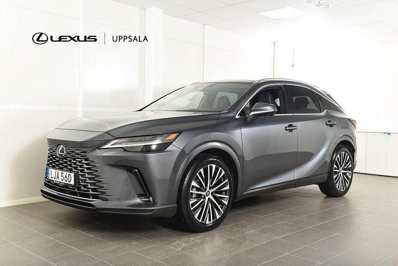 Gråmetallic Begagnad 2024 Lexus RX450h+ Executive Line SUV | 769 900 kr (Lite dyr) - Bild 1/4
