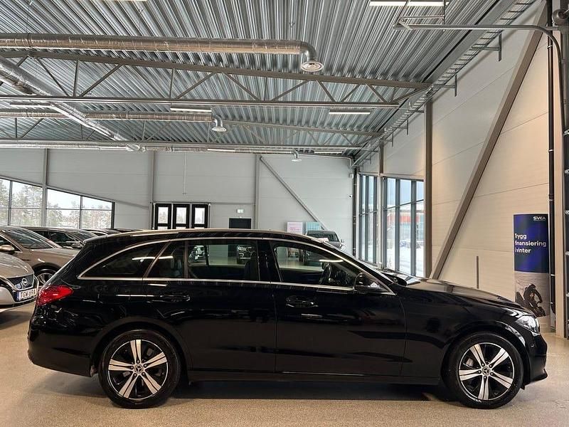 Begagnad Mercedes C300 Avantgarde 313 HK (230 kW) 2022 Svart Kombi