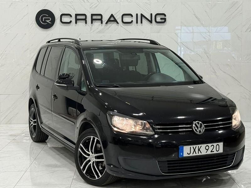 Svart Begagnad 2013 VW Touran Minibuss | 49 900 kr (Superpris) - Bild 1/4