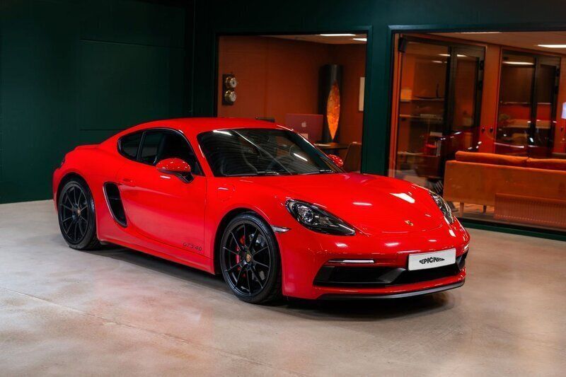 Röd Begagnad 2020 Porsche 718 Cayman Sportkupé | 969 900 kr - Bild 1/4