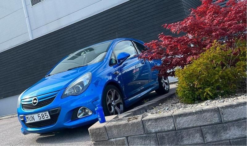 Blå Begagnad 2012 Opel Corsa OPC Halvkombi | 87 500 kr (Dyr) - Bild 1/4