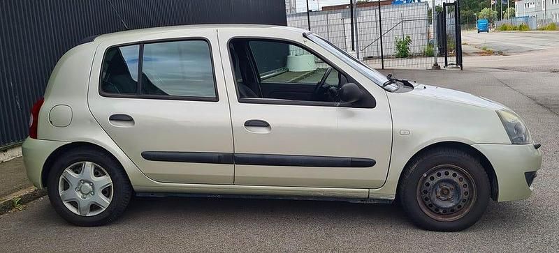 Begagnad Renault Clio R.S. 75 HK (55 kW) 2007 Ljusgrön (grön) Halvkombi